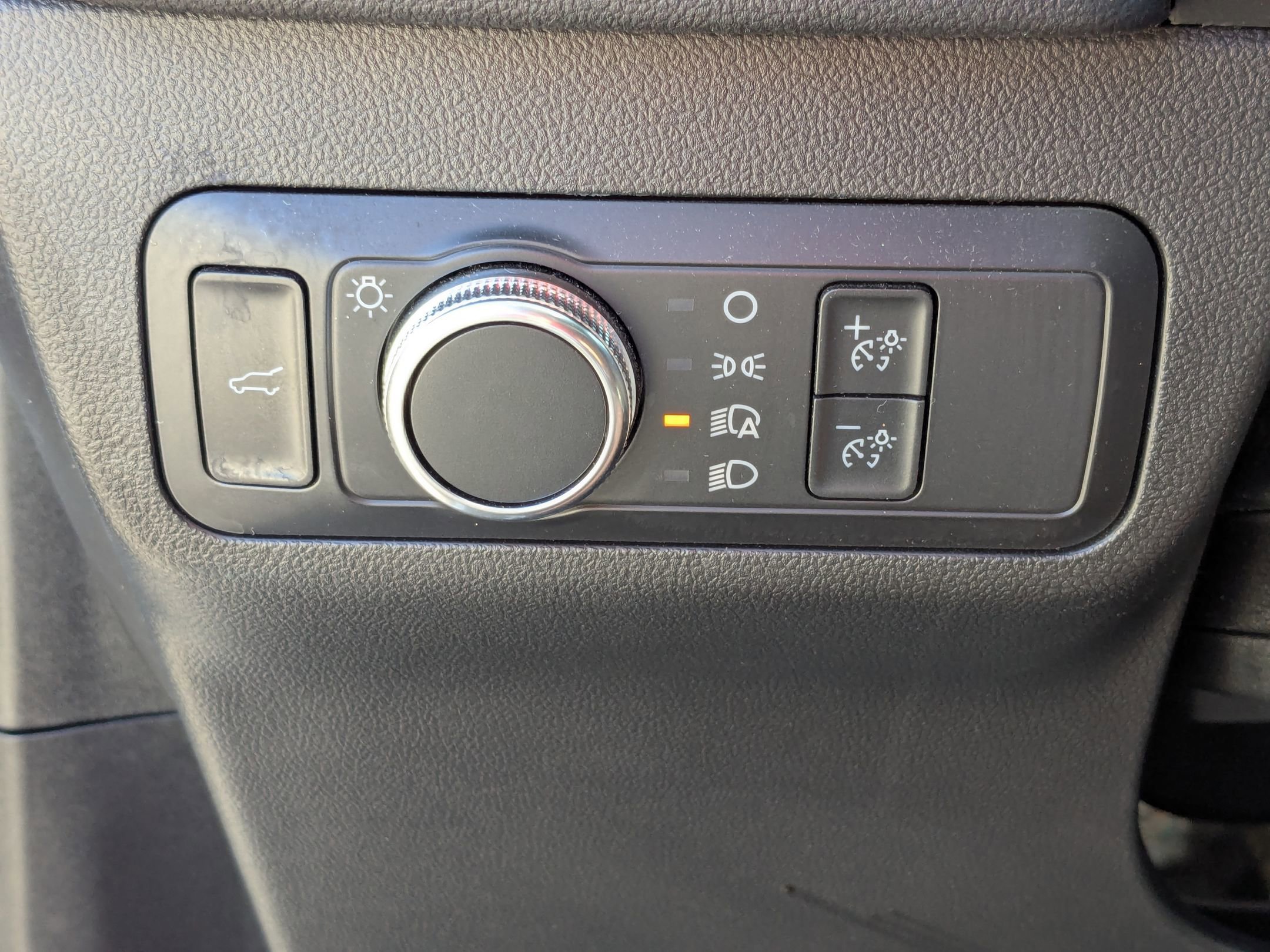 Certified 2022 Ford Escape SE w/ SE Sport Appearance Package image 16