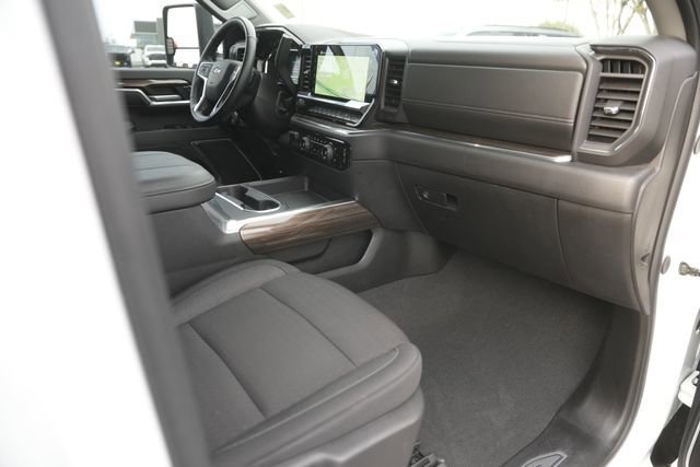 Used 2025 Chevrolet Silverado 3500 LT image 17