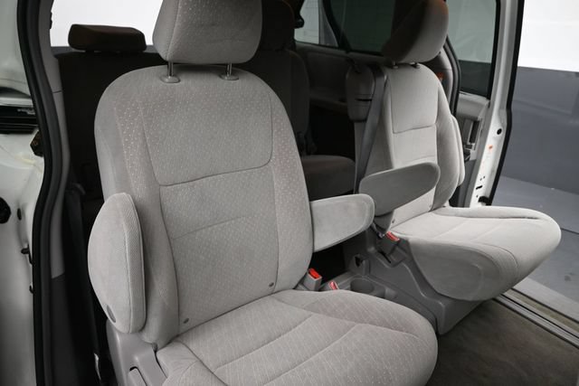 Used 2018 Toyota Sienna LE FWD image 24