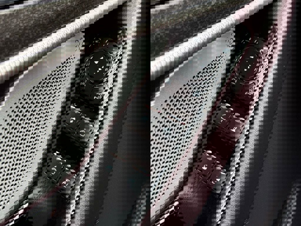 Certified 2025 Ford Explorer Platinum image 19