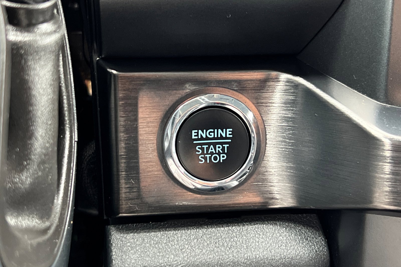 Certified 2024 Ford F250 Lariat w/ Tremor Off-Road Package image 23