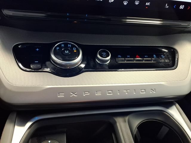 Certified 2025 Ford Expedition Active AWD/4WD image 23