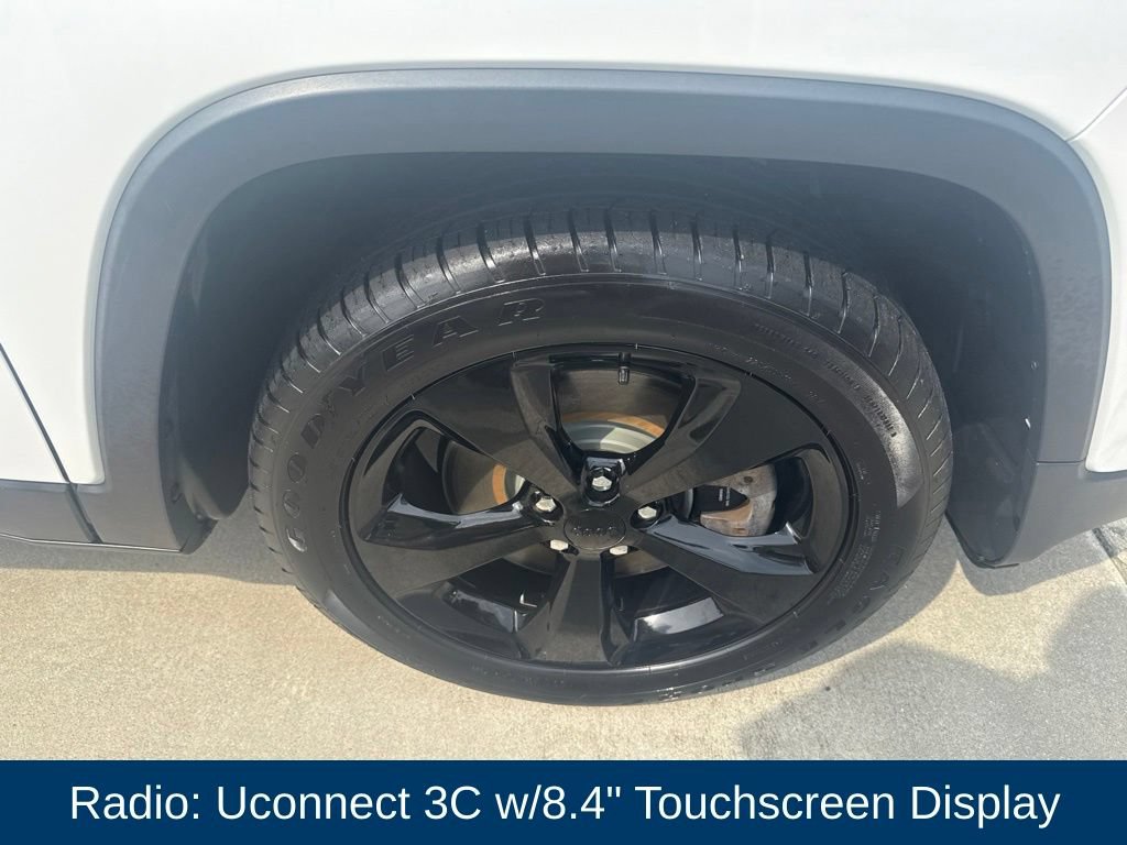 Used 2017 Jeep Cherokee Limited FWD image 8