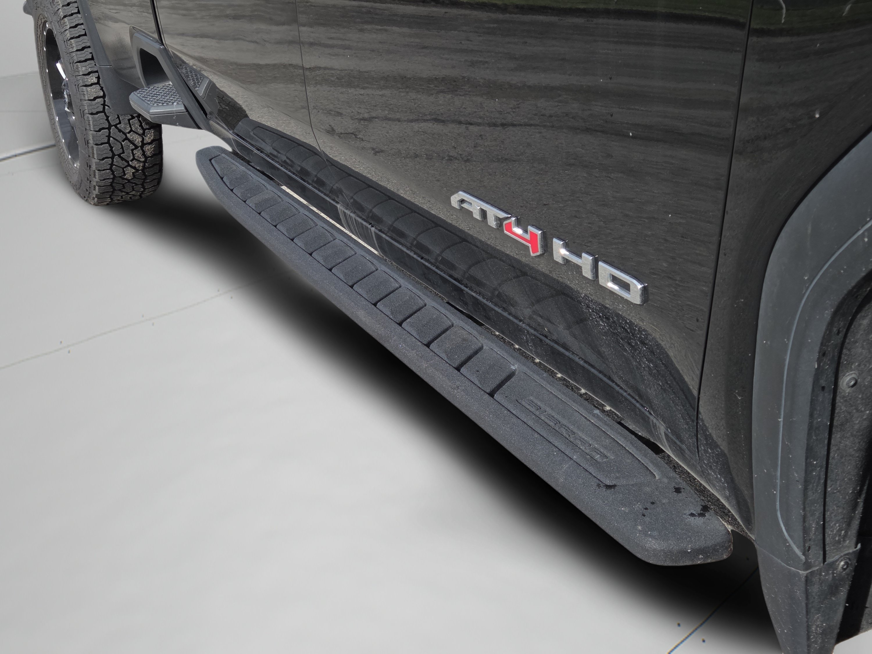Used 2022 GMC Sierra 2500 AT4 w/ AT4 Premium Plus Package AWD/4WD image 32