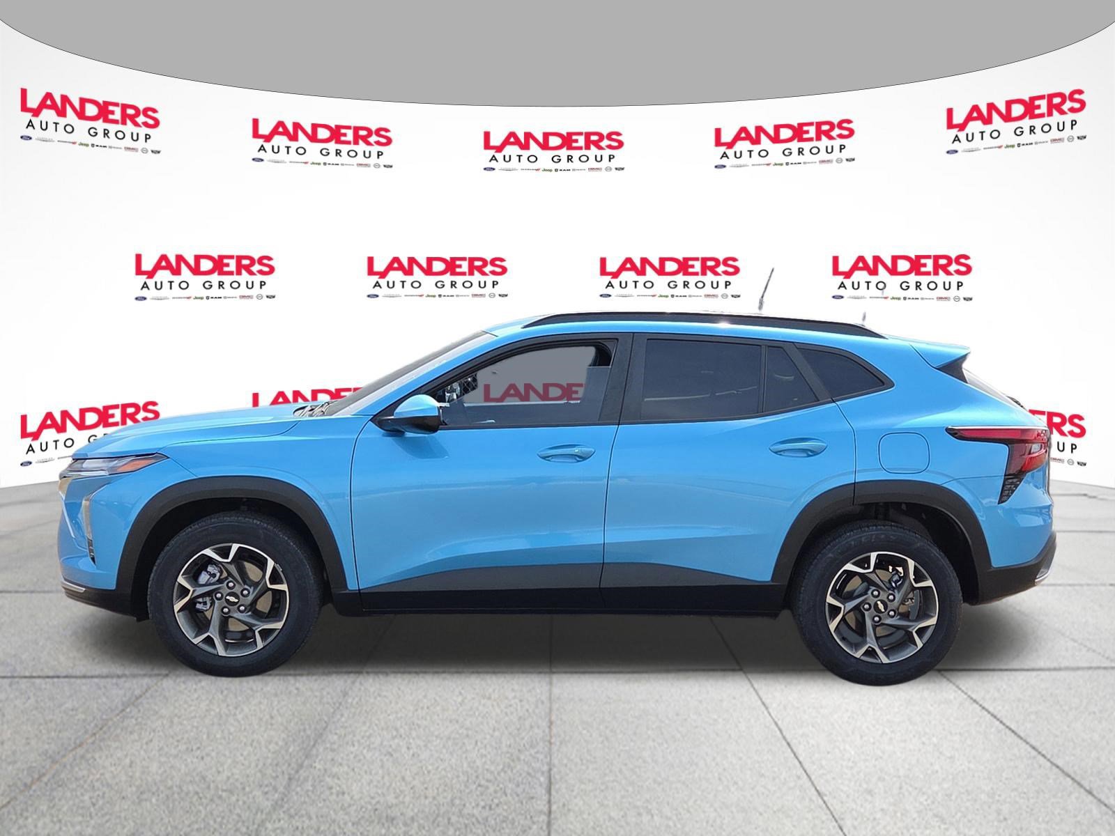 Used 2025 Chevrolet Trax LT w/ Driver Confidence Package FWD image 2