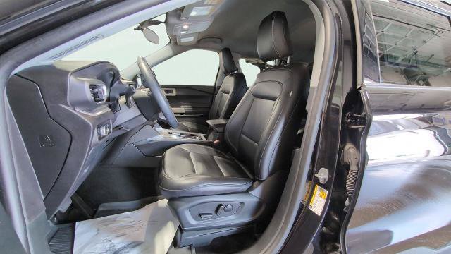 Certified 2022 Ford Explorer XLT w/ Equipment Group 202A AWD/4WD image 11