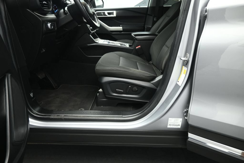Certified 2022 Ford Explorer XLT RWD image 26