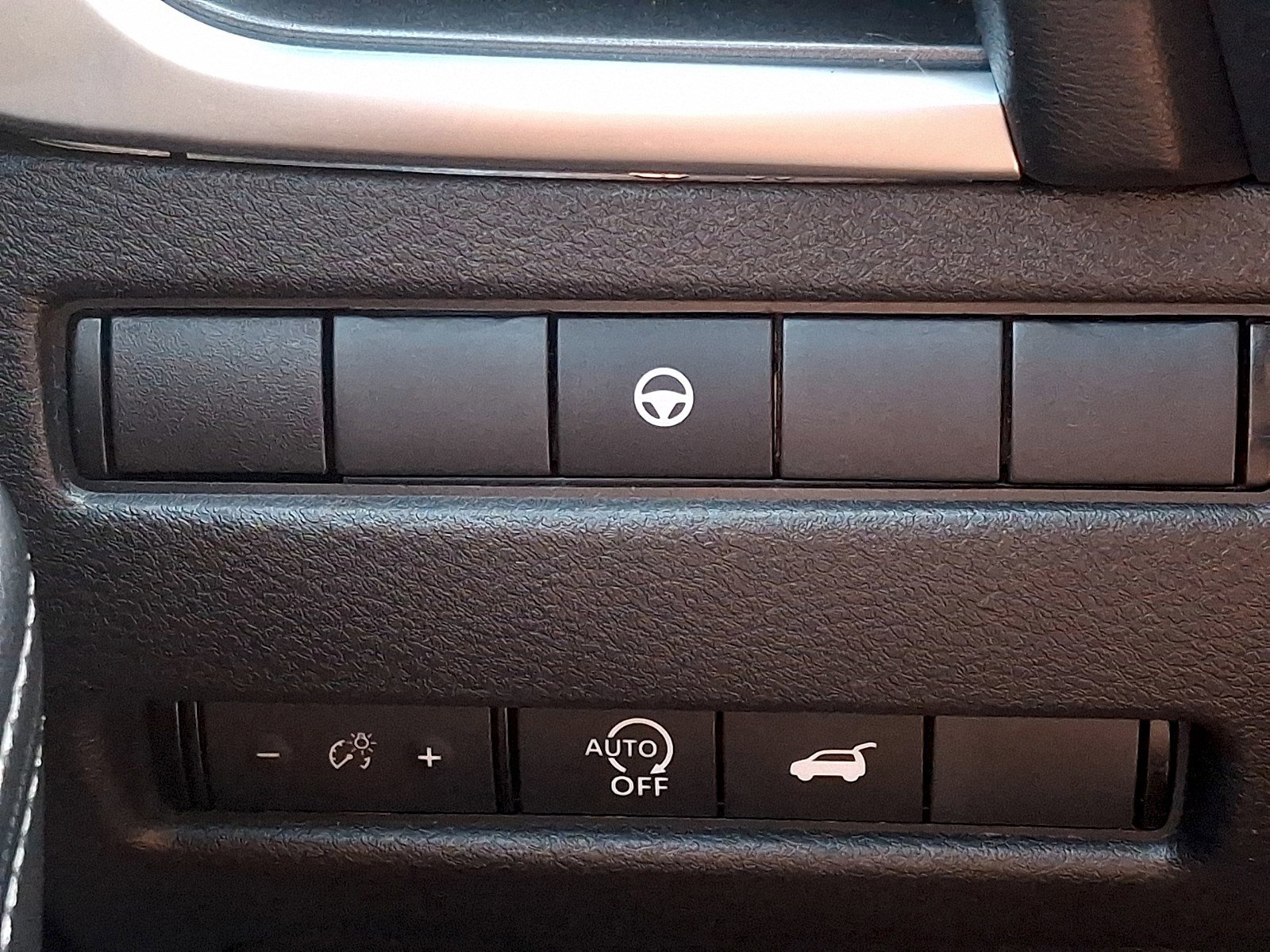 Used 2024 Nissan Rogue SV FWD image 25