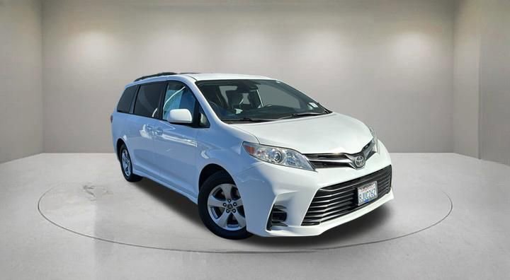 Used 2019 Toyota Sienna LE w/ Carpet Mat Package