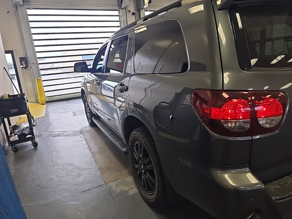 Used 2019 Toyota Sequoia TRD Sport w/ TRD Sport Premium Package AWD/4WD image 4