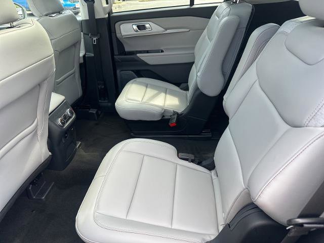 Certified 2025 Ford Explorer Active w/ Active Comfort Package AWD/4WD image 7