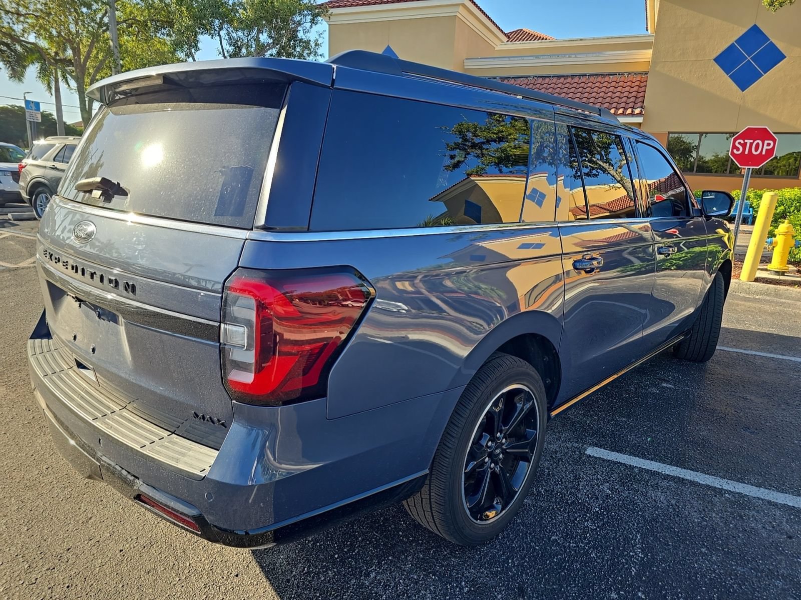 Certified 2022 Ford Expedition Max Limited AWD/4WD image 4