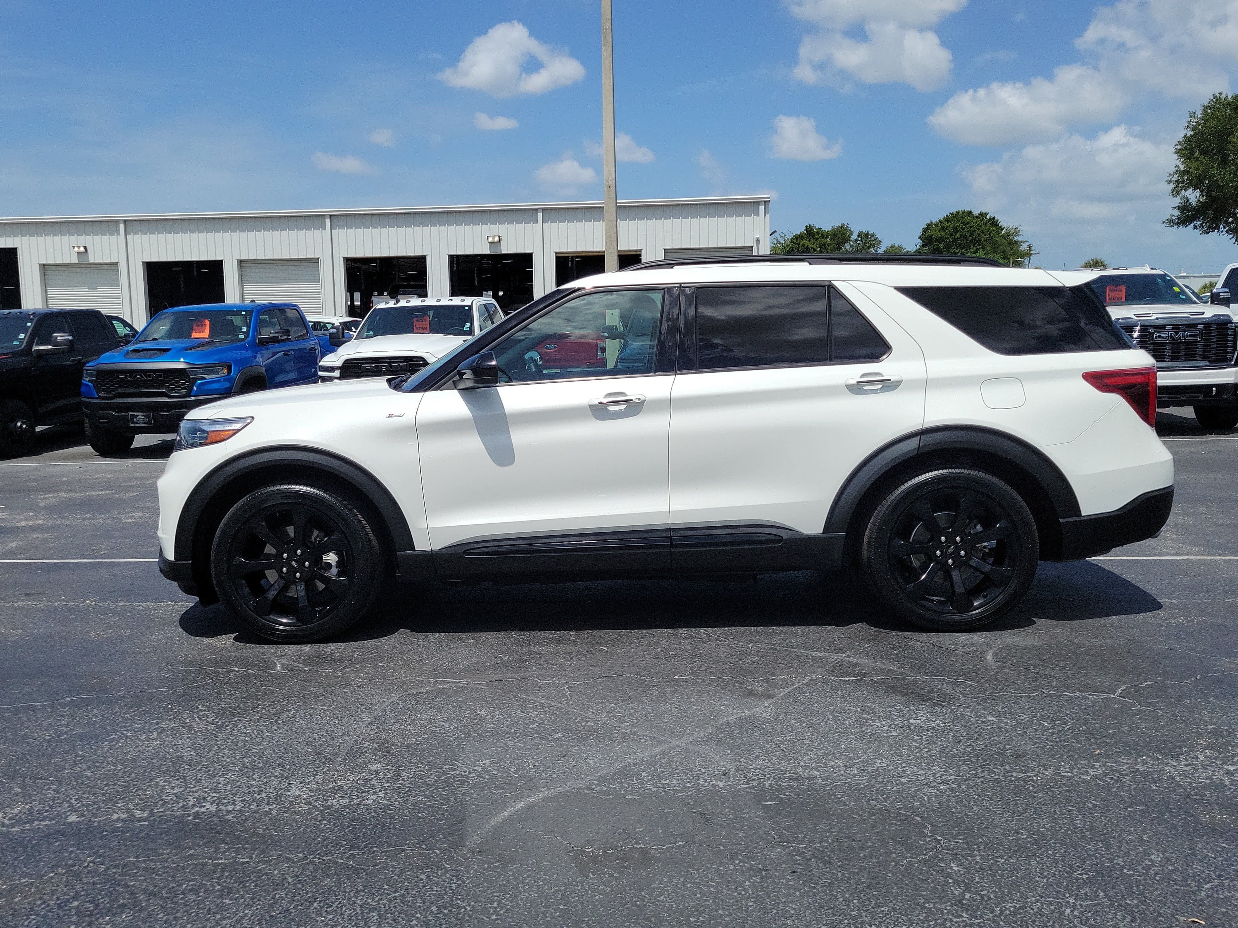 Certified 2024 Ford Explorer ST-Line w/ Class IV Trailer Tow Package RWD image 6