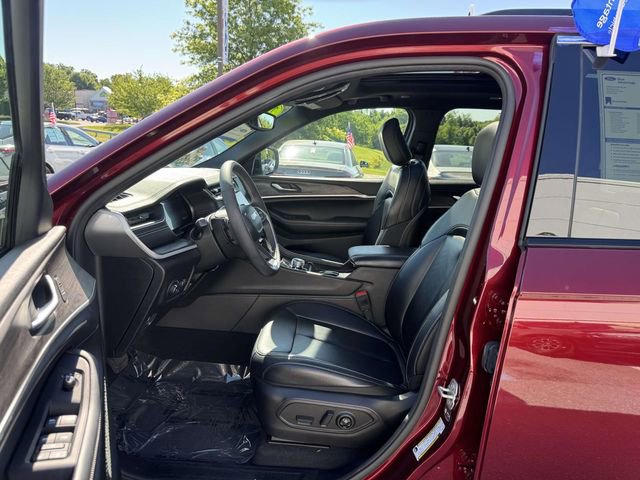 Used 2024 Jeep Grand Cherokee Limited AWD/4WD image 17