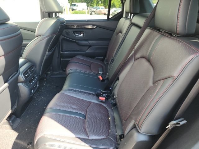 Used 2025 Honda Pilot Black Edition image 30