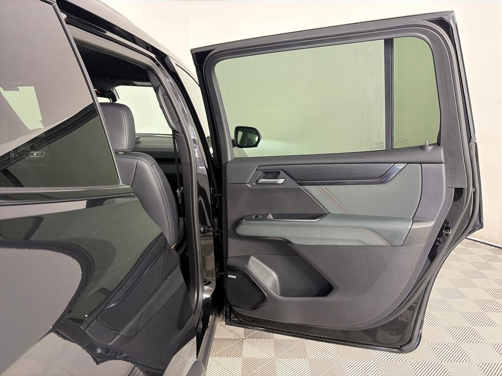 Used 2025 GMC Acadia AT4 image 27