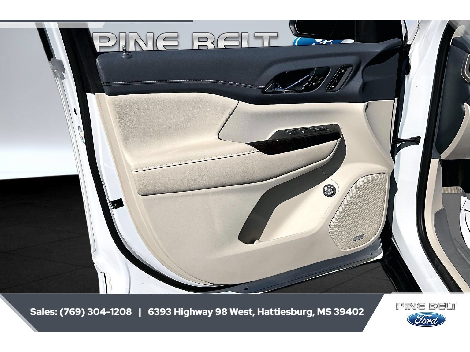 Used 2021 GMC Acadia Denali w/ Denali Technology Package FWD image 17