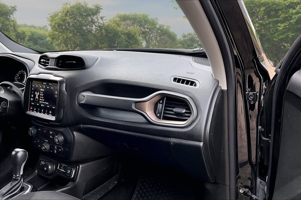 Used 2023 Jeep Renegade Latitude AWD/4WD image 16