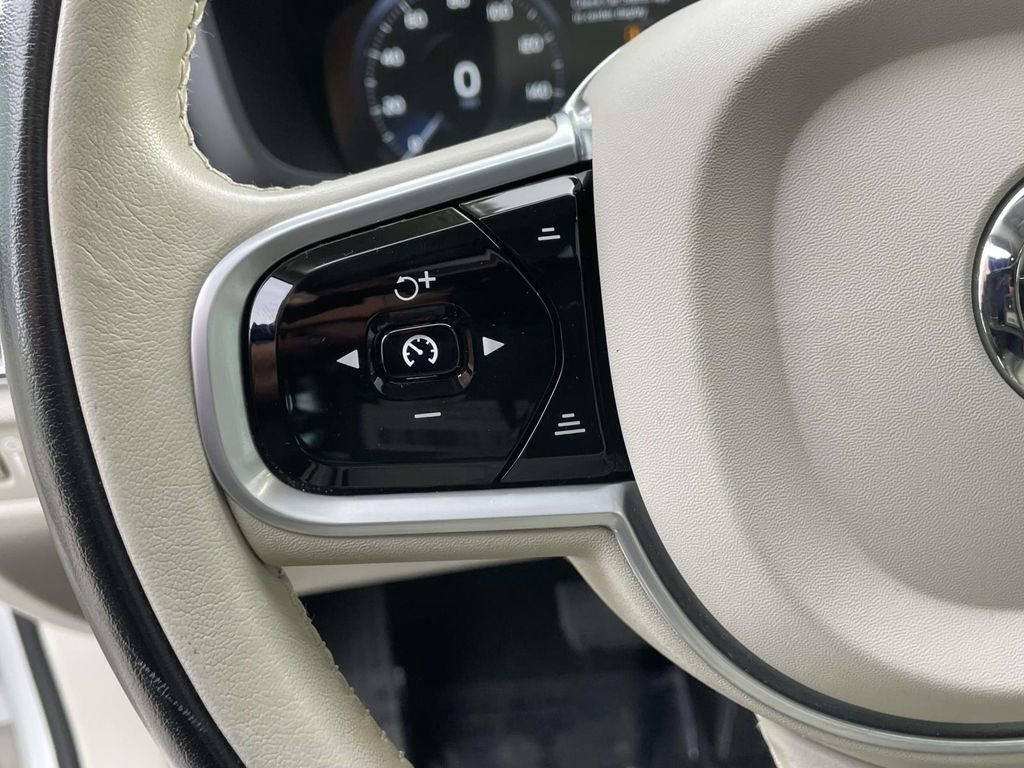 Used 2021 Volvo S60 T5 Momentum w/ Advanced Package image 19