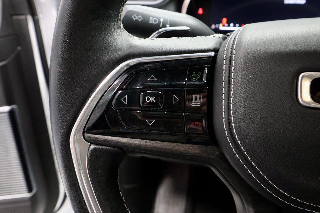 Used 2022 Jeep Grand Cherokee Overland w/ Luxury Tech Group IV image 31