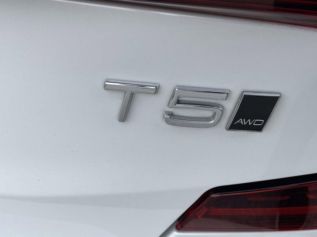 Used 2021 Volvo S60 T5 Momentum w/ Advanced Package image 8