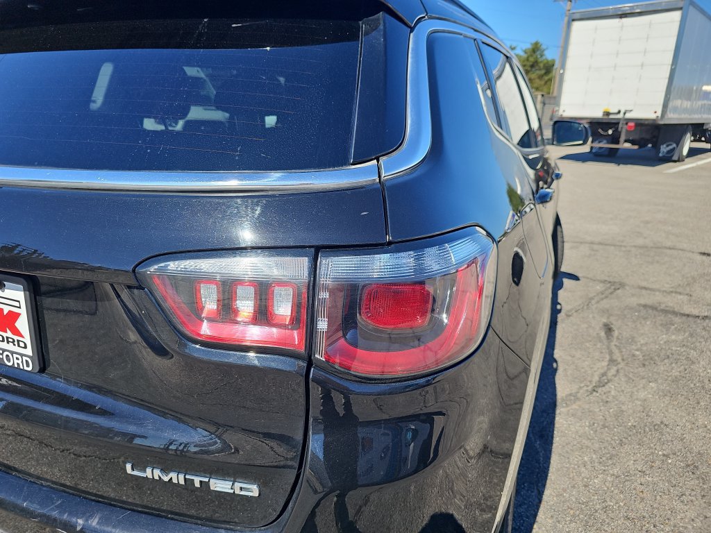 Used 2025 Jeep Compass Limited AWD/4WD image 32