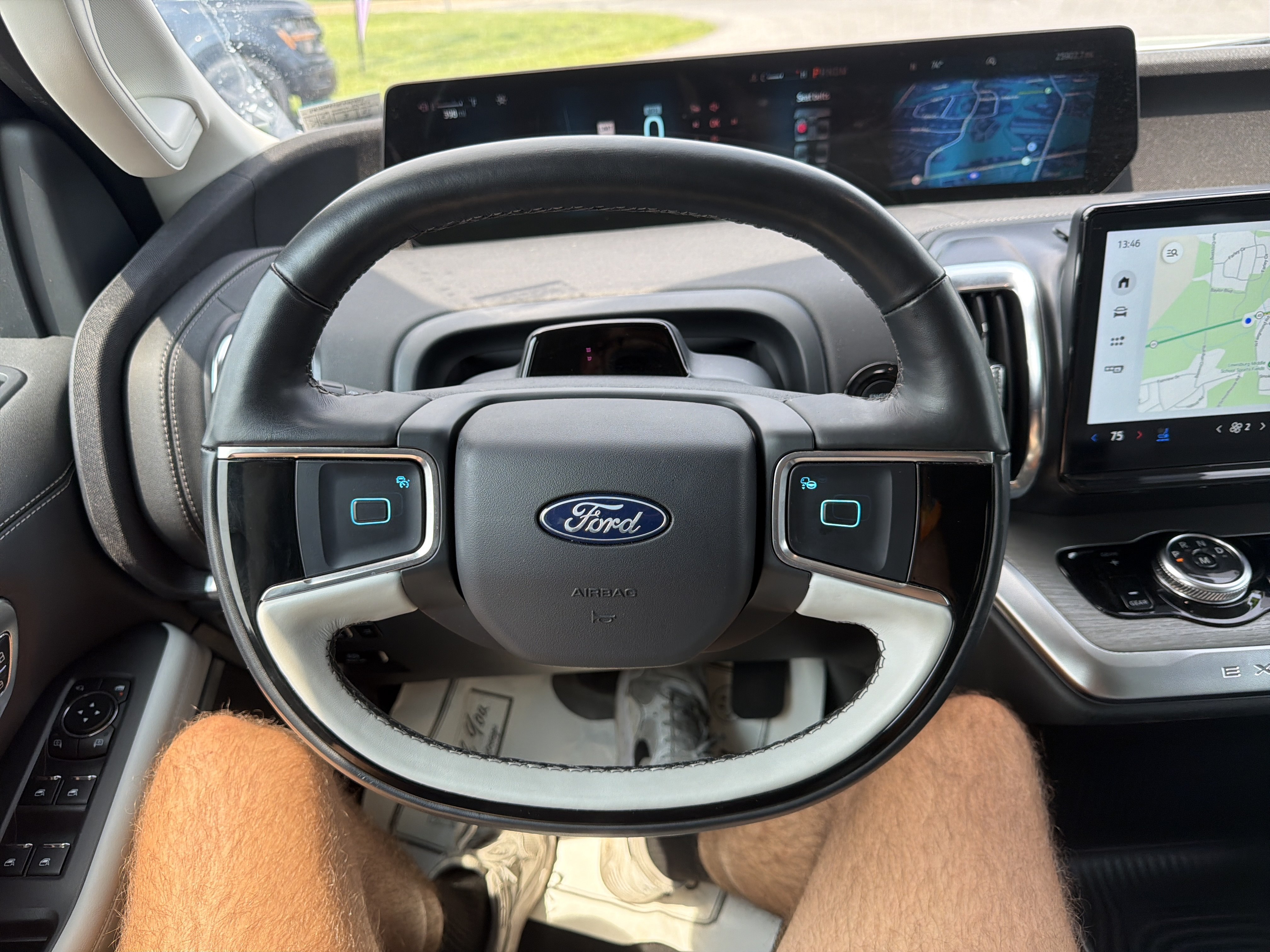 Certified 2025 Ford Expedition Max Platinum w/ Driver's Package AWD/4WD image 18