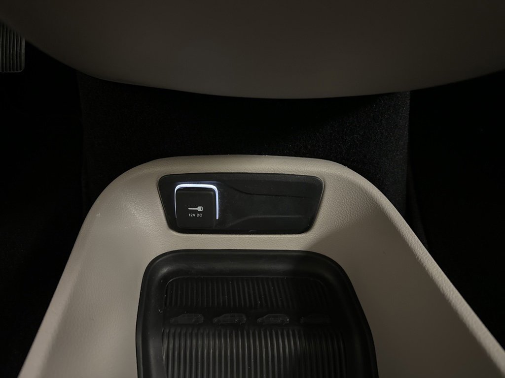 Used 2023 Chrysler Pacifica Touring-L image 25