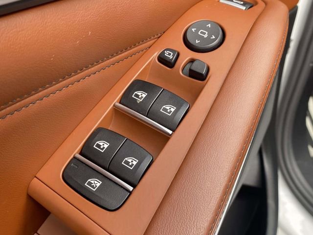 Used 2019 BMW X5 xDrive50i w/ M Sport Package AWD/4WD image 23