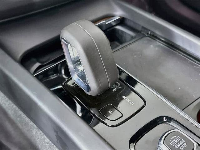 Used 2022 Volvo XC60 B5 Momentum w/ Advanced Package FWD image 17