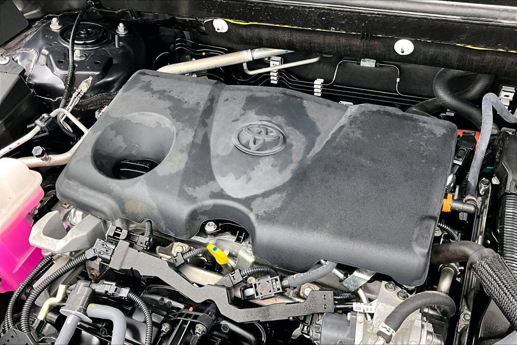 Used 2025 Toyota RAV4 XLE AWD/4WD image 33