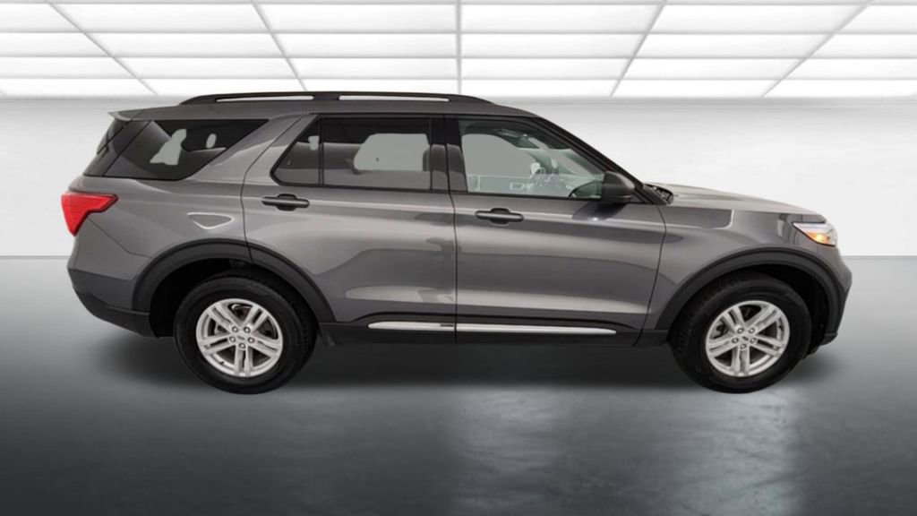 Certified 2024 Ford Explorer XLT AWD/4WD image 8