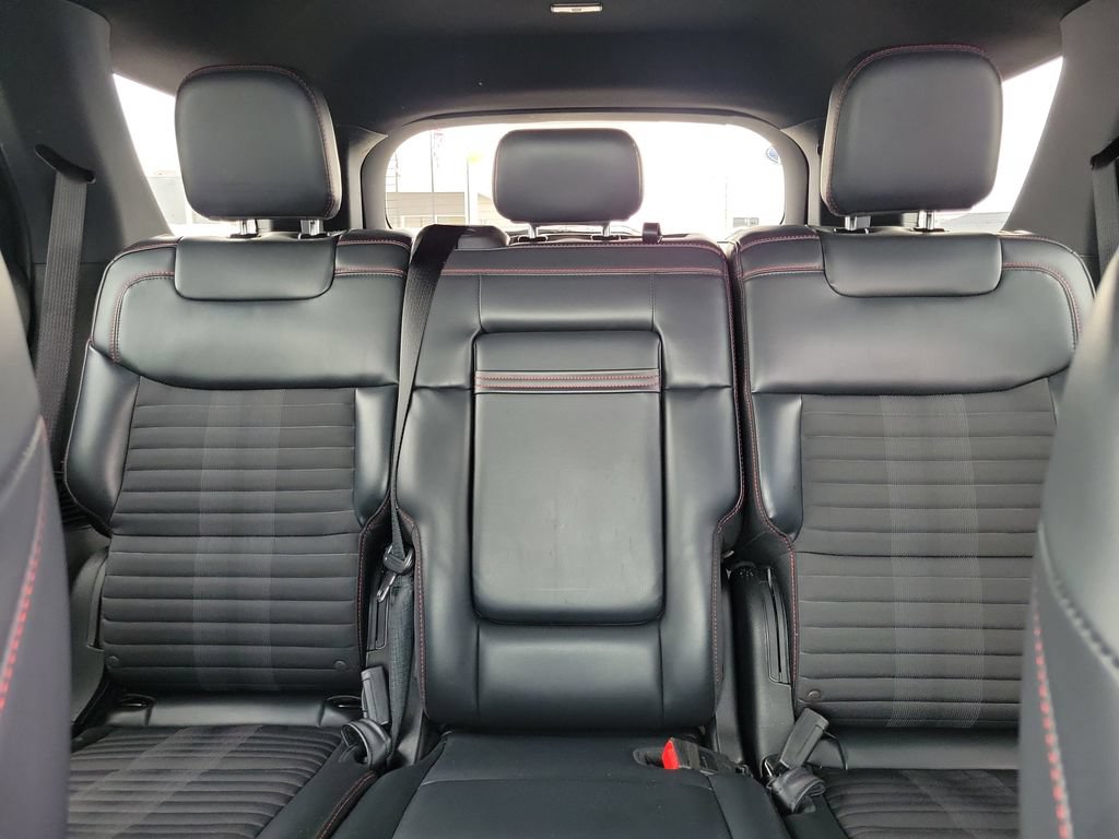 Certified 2025 Ford Explorer ST-Line w/ ST-Line Street Pack AWD/4WD image 17