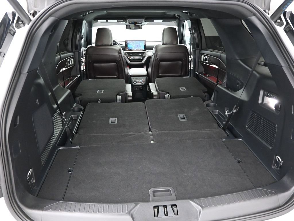 Certified 2025 Ford Explorer Platinum w/ Ultimate Package image 30