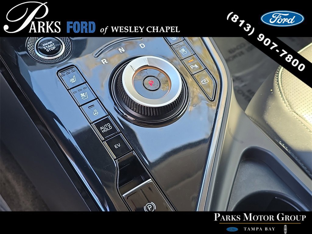 Used 2023 Kia Niro SX Touring image 25
