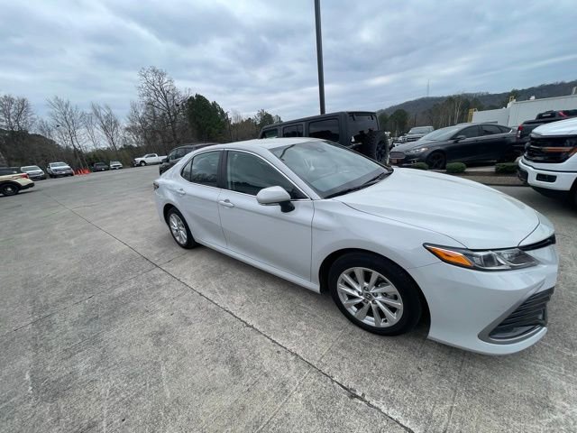 Used 2024 Toyota Camry LE w/ Convenience Package image 9