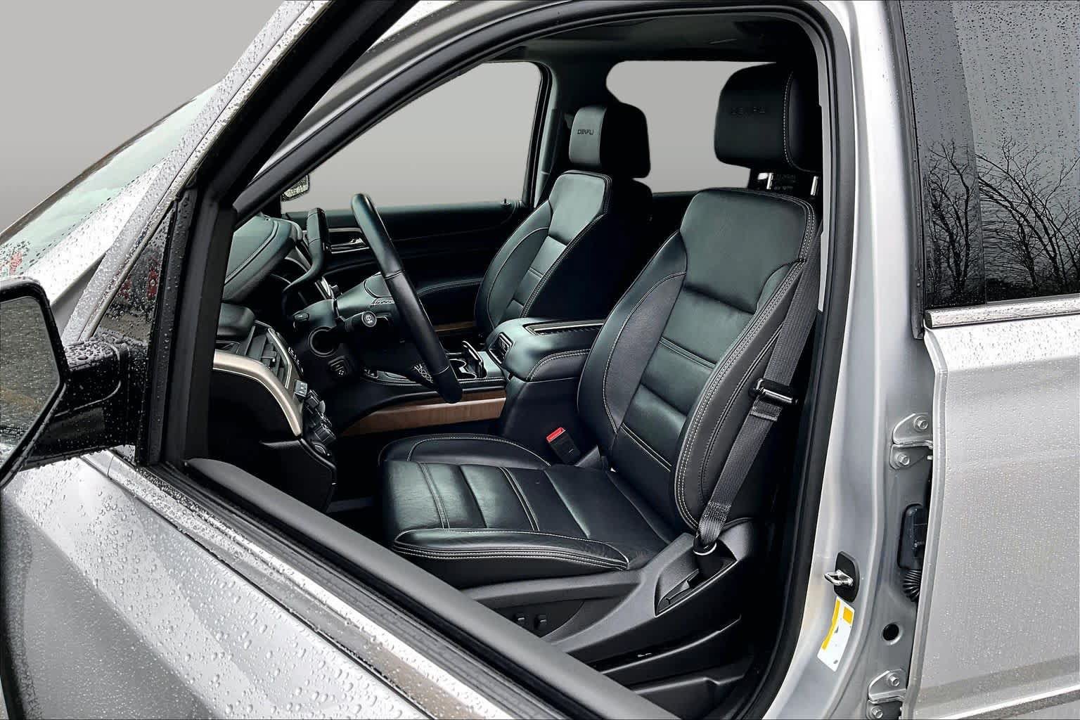 Used 2019 GMC Yukon Denali w/ Denali Ultimate Package AWD/4WD image 9