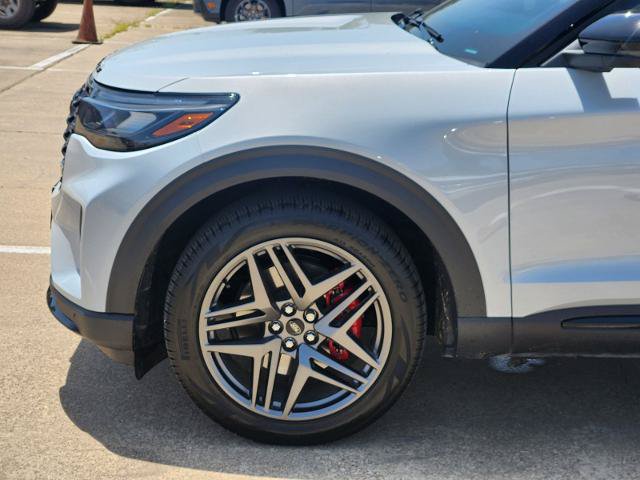 Certified 2026 Ford Explorer ST AWD/4WD image 8