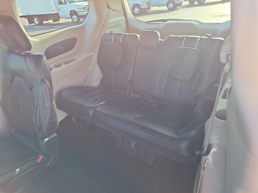 Used 2024 Chrysler Pacifica Touring-L FWD image 18