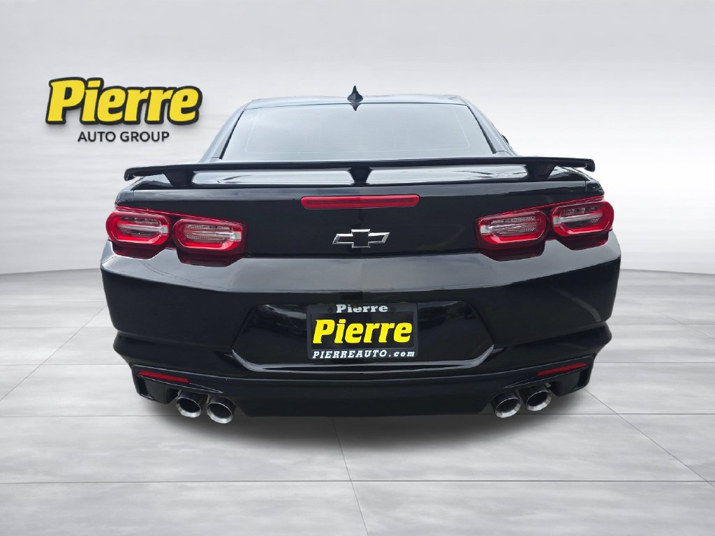 Used 2021 Chevrolet Camaro LT w/ Technology Package RWD image 4