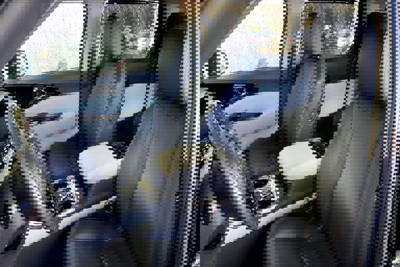 Used 2022 Kia Carnival SX Prestige image 9