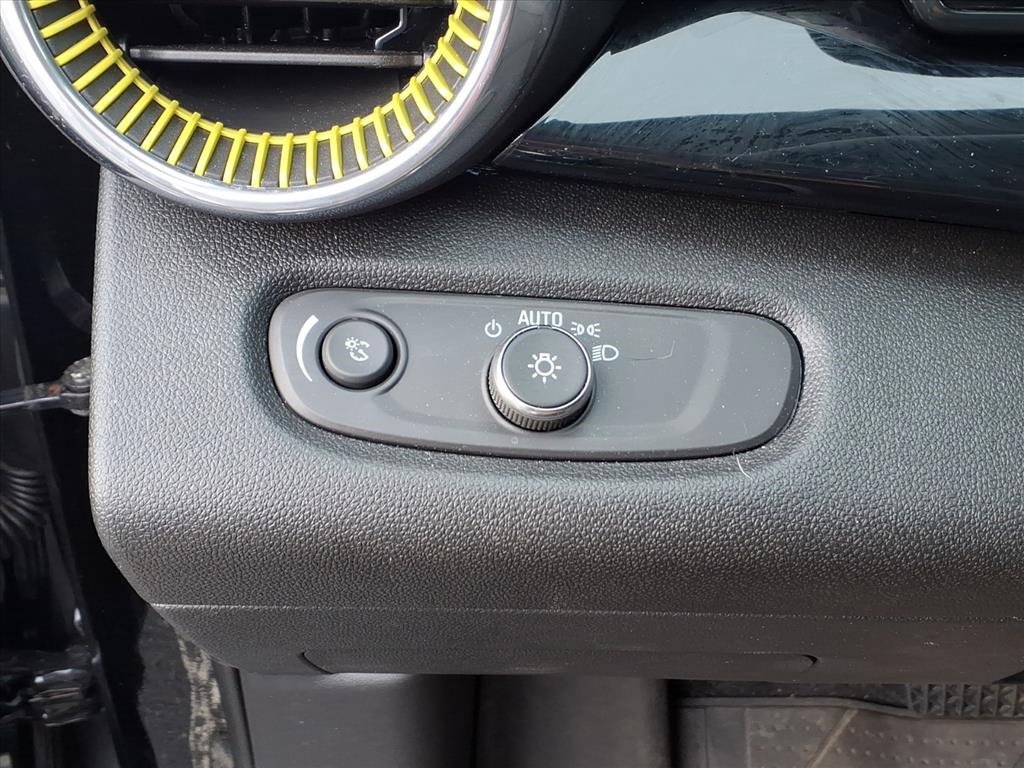 Used 2024 Chevrolet Trax ACTIV w/ Sunroof Package image 19