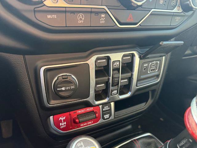 Used 2023 Jeep Wrangler Unlimited Rubicon w/ Cold Weather Group AWD/4WD image 34