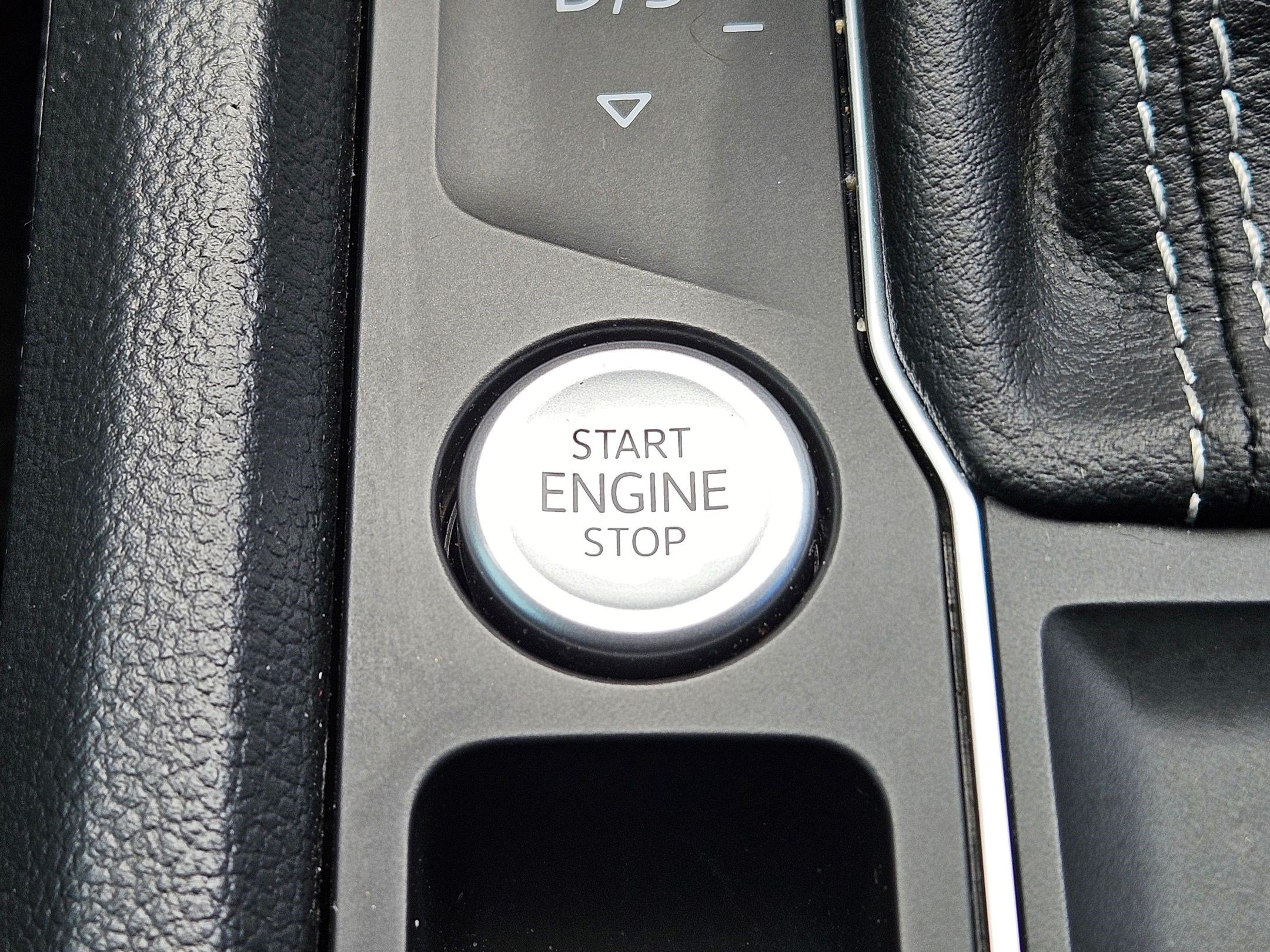 Used 2022 Volkswagen Atlas Cross Sport SE FWD image 23