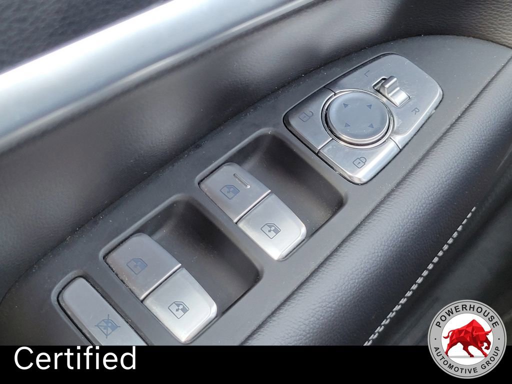 Used 2025 Genesis G70 2.5T image 25