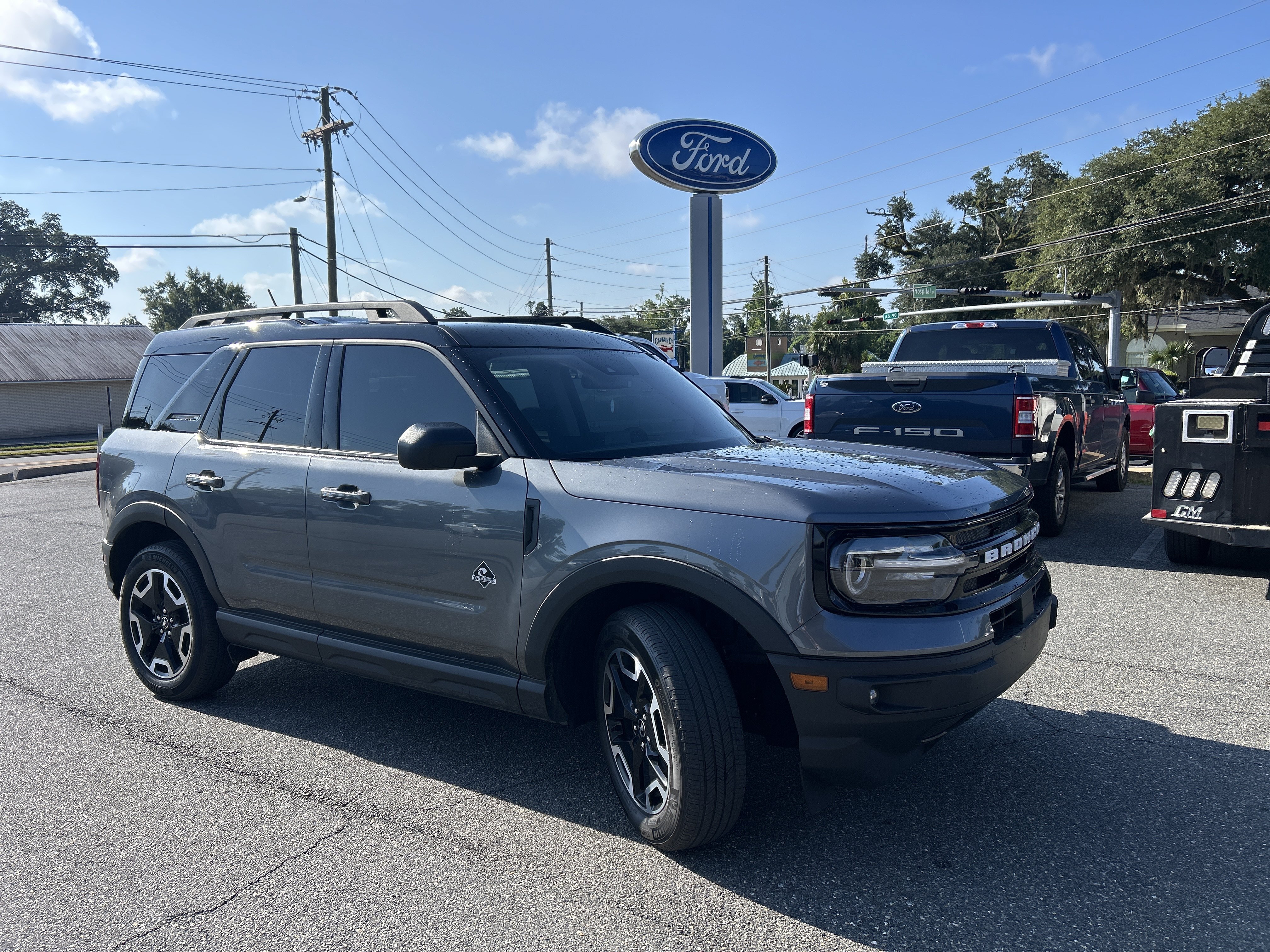 Certified 2022 Ford Bronco Sport Outer Banks w/ Tech Package AWD/4WD image 1