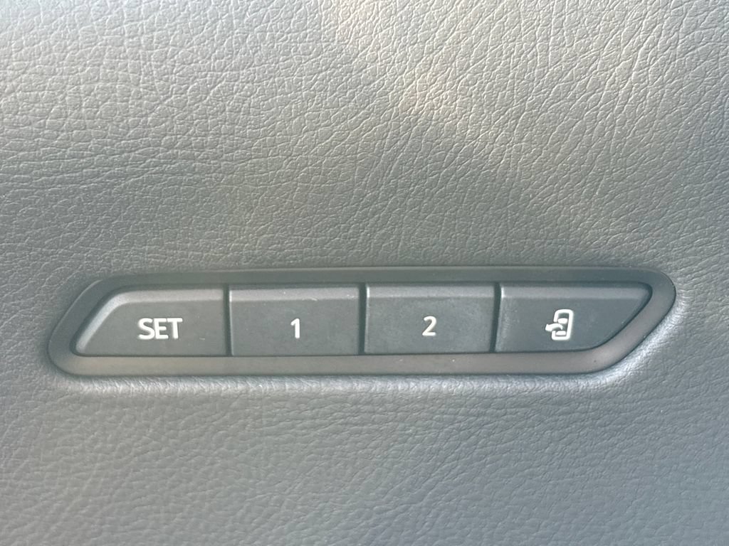 Used 2020 Cadillac XT6 Premium Luxury AWD/4WD image 32