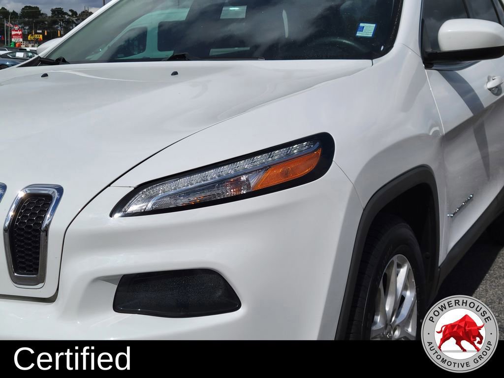 Used 2018 Jeep Cherokee Latitude image 2