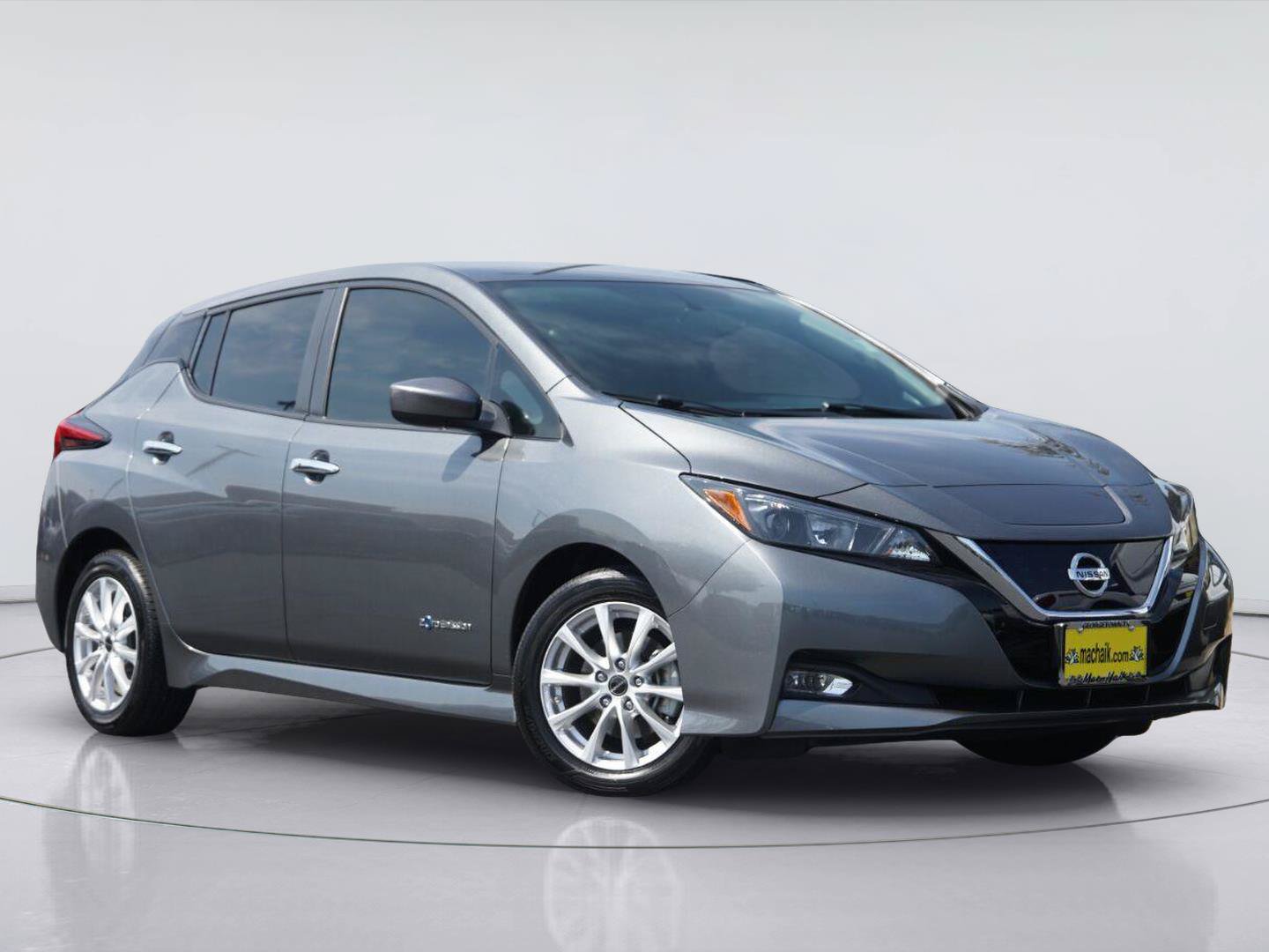 Used 2018 Nissan Leaf SV FWD image 2