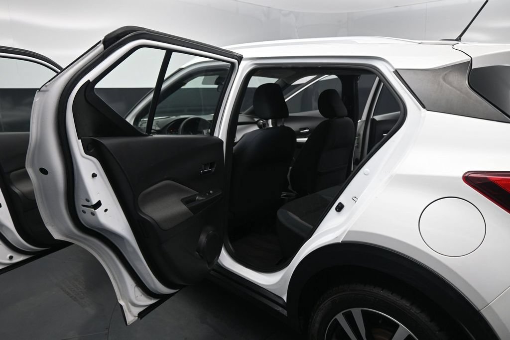 Used 2020 Nissan Kicks SV FWD image 16